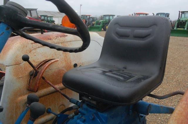 Image of Ford 1900 equipment image 4