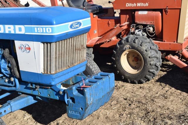 Image of Ford 1910 equipment image 3