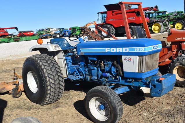 Image of Ford 1910 equipment image 2