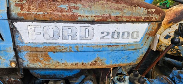 Image of Ford 2000 equipment image 3