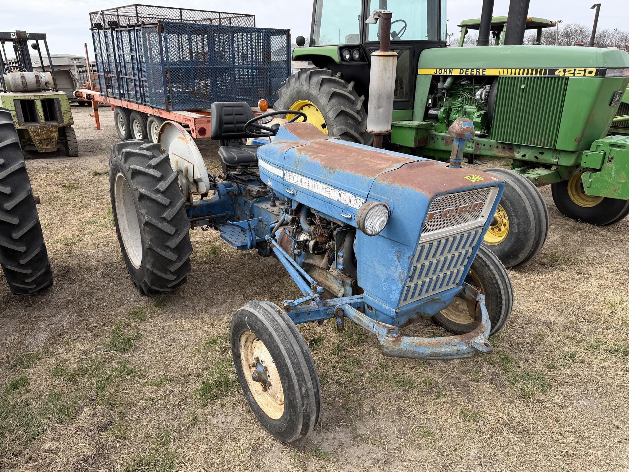 Ford 2000 Equipment Image0