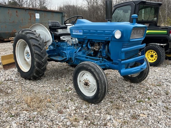 Ford 2000 Equipment Image0