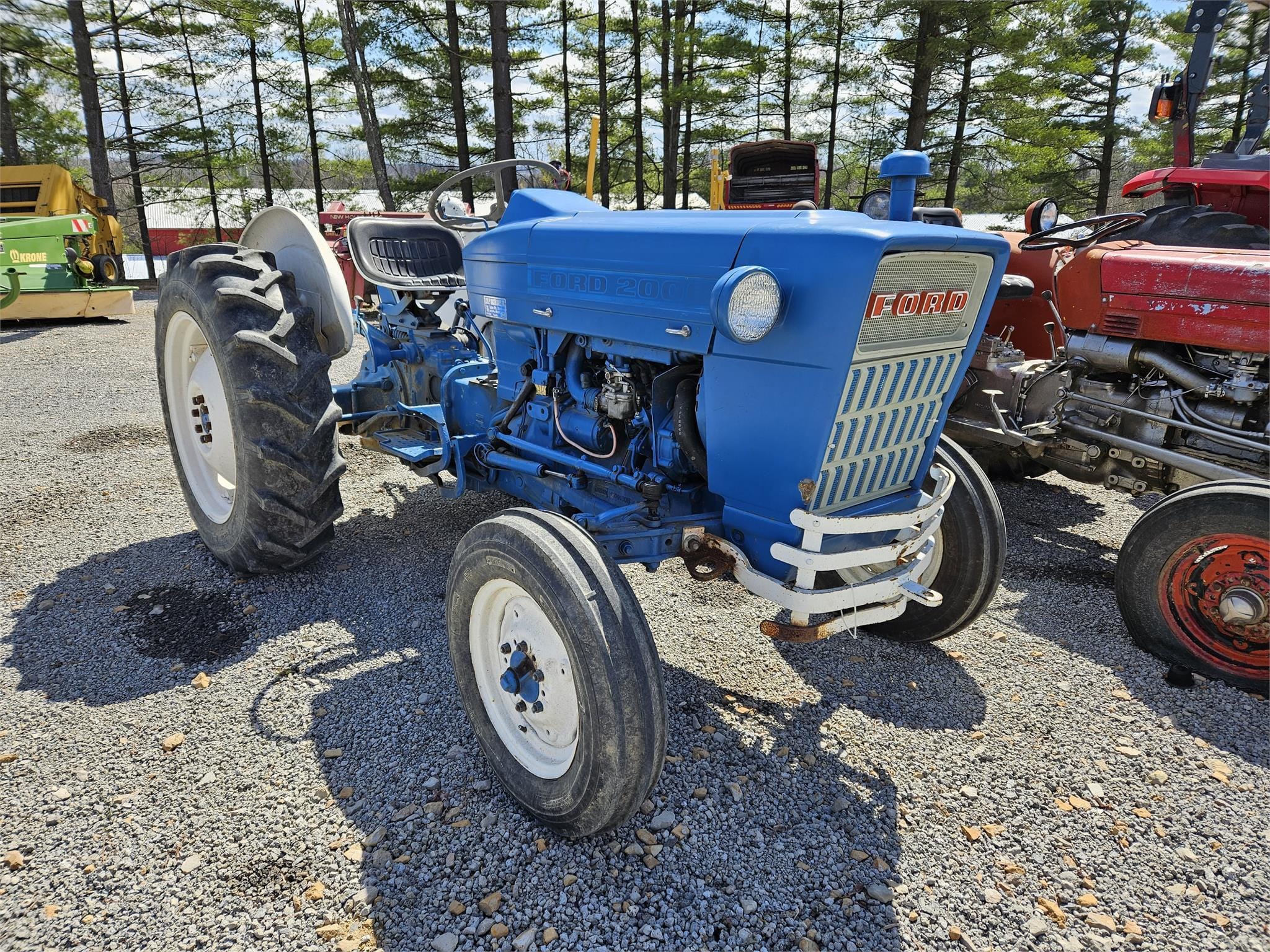 Ford 2000 Equipment Image0