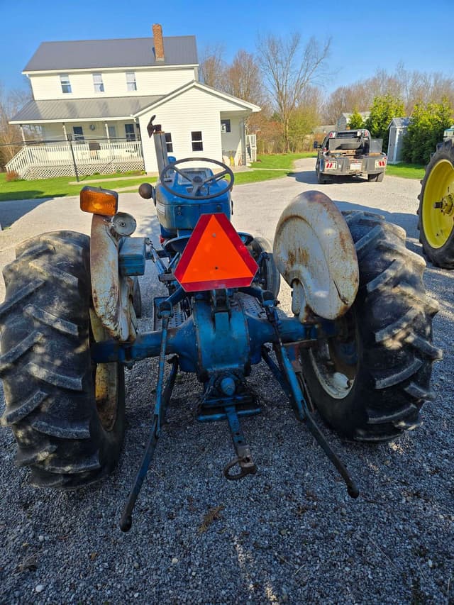 Image of Ford 2000 equipment image 3