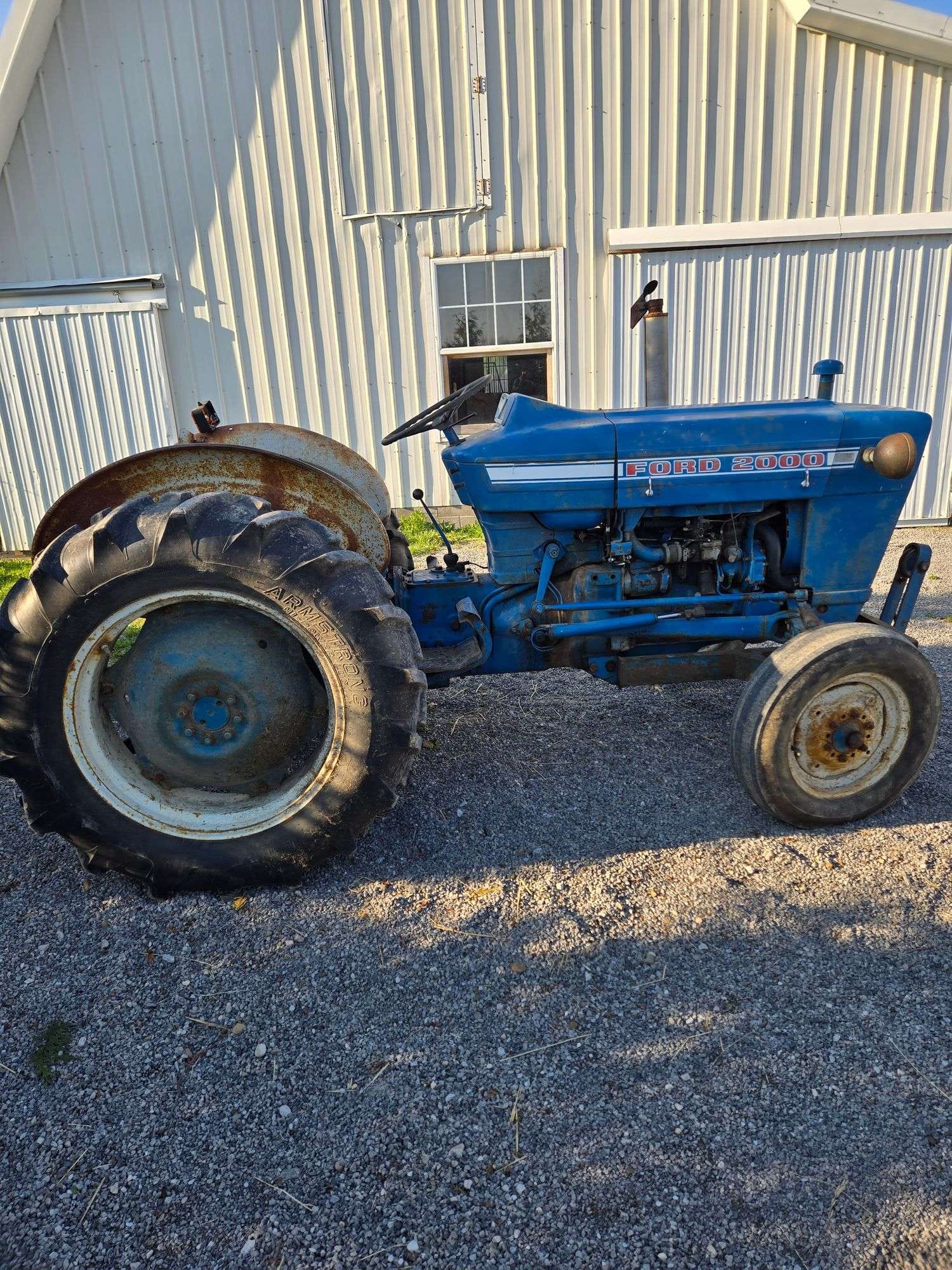 Ford 2000 Equipment Image0