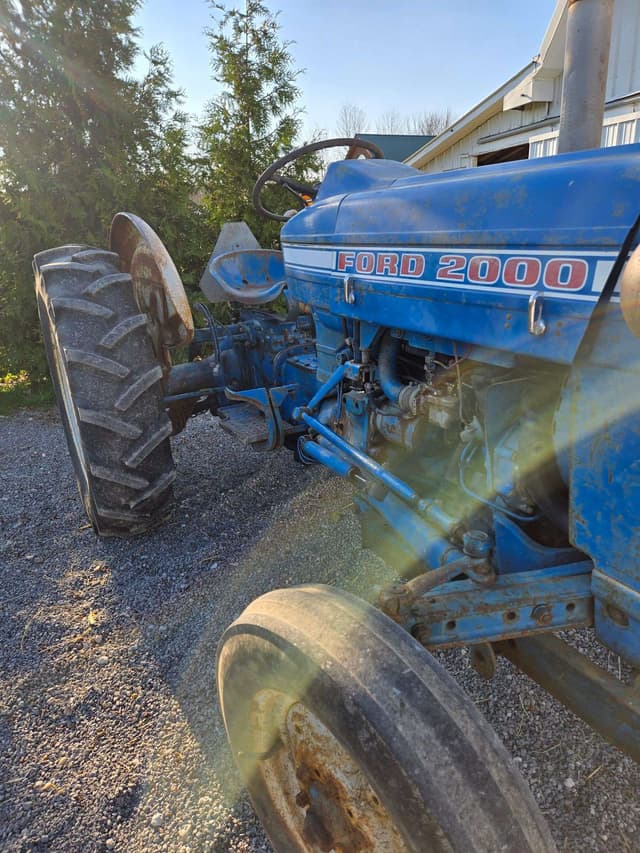 Image of Ford 2000 equipment image 4