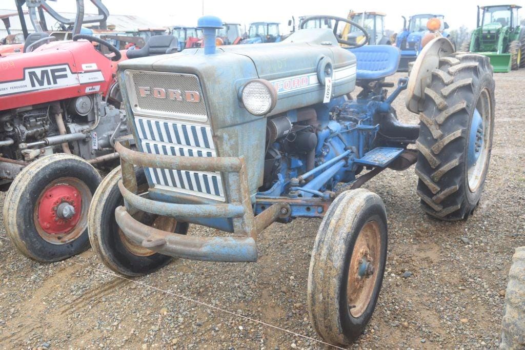 Ford 2000 Equipment Image0