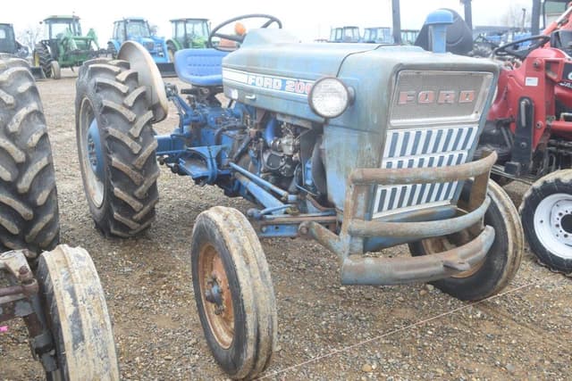 Image of Ford 2000 equipment image 3
