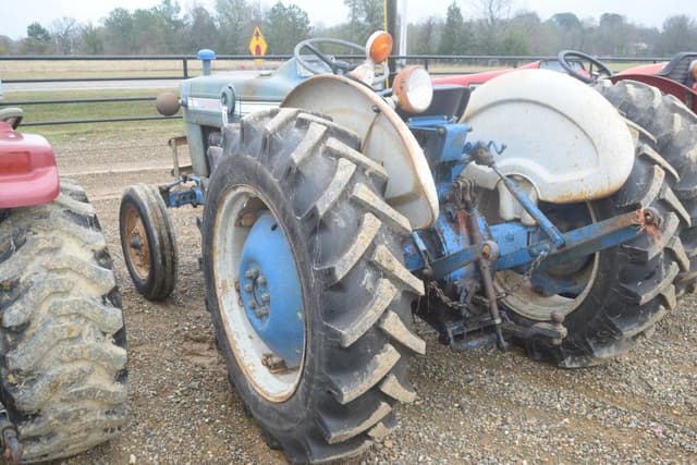 Image of Ford 2000 equipment image 1