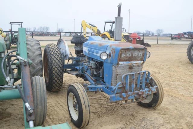 Image of Ford 2000 equipment image 3