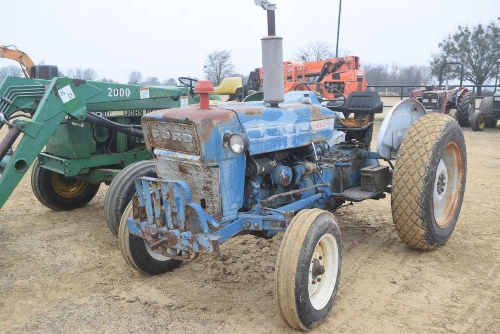 Ford 2000 Equipment Image0