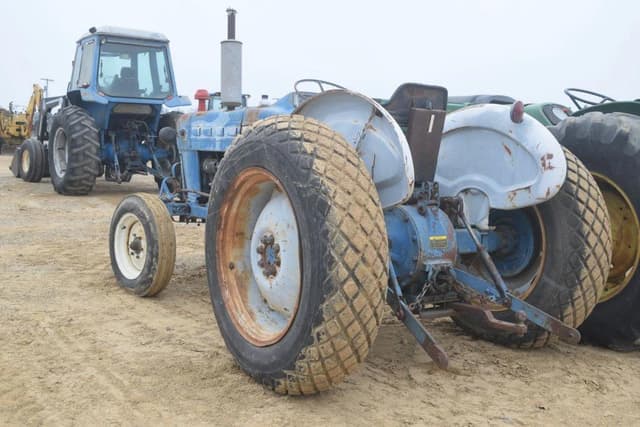 Image of Ford 2000 equipment image 1