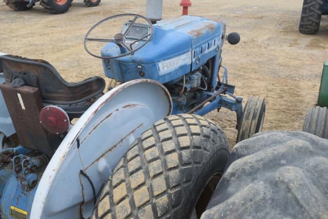 Image of Ford 2000 equipment image 2