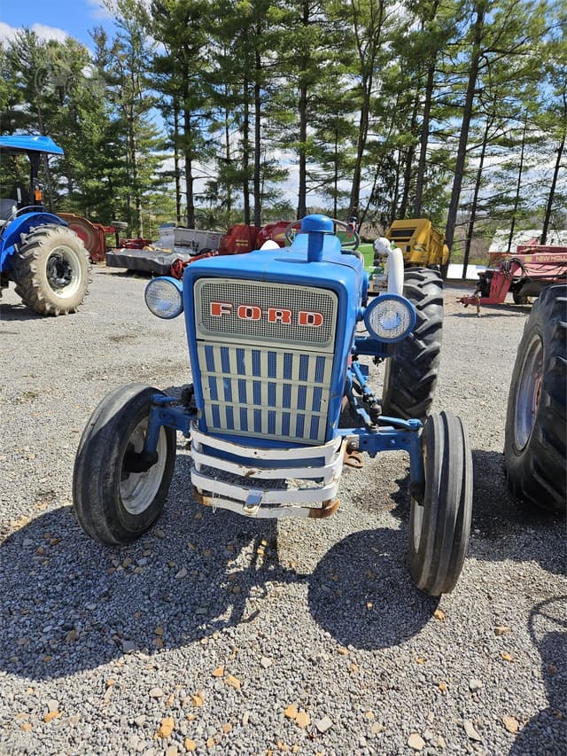 Image of Ford 2000 equipment image 3