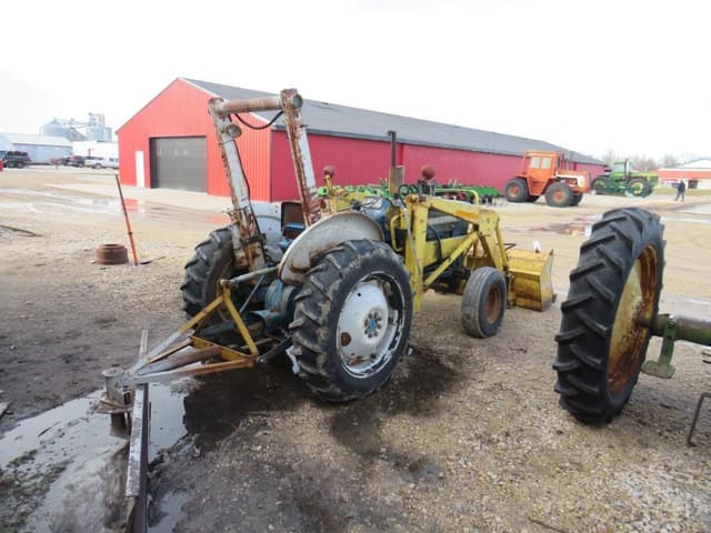 Image of Ford 2000 equipment image 3