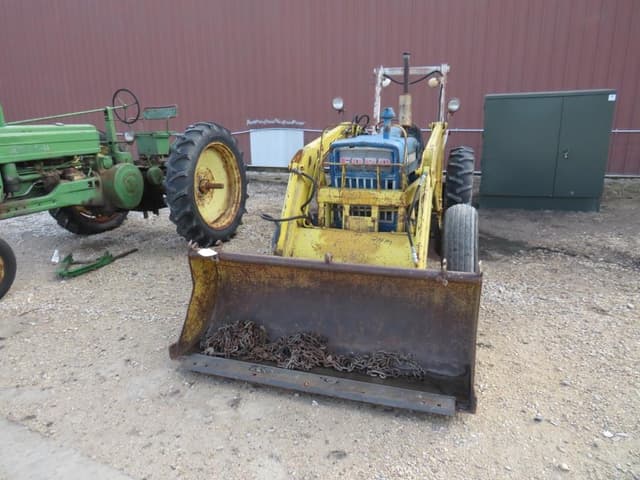 Image of Ford 2000 equipment image 1