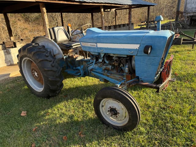 Image of Ford 2000 equipment image 1