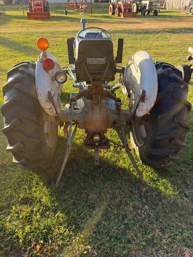 Image of Ford 2000 equipment image 3