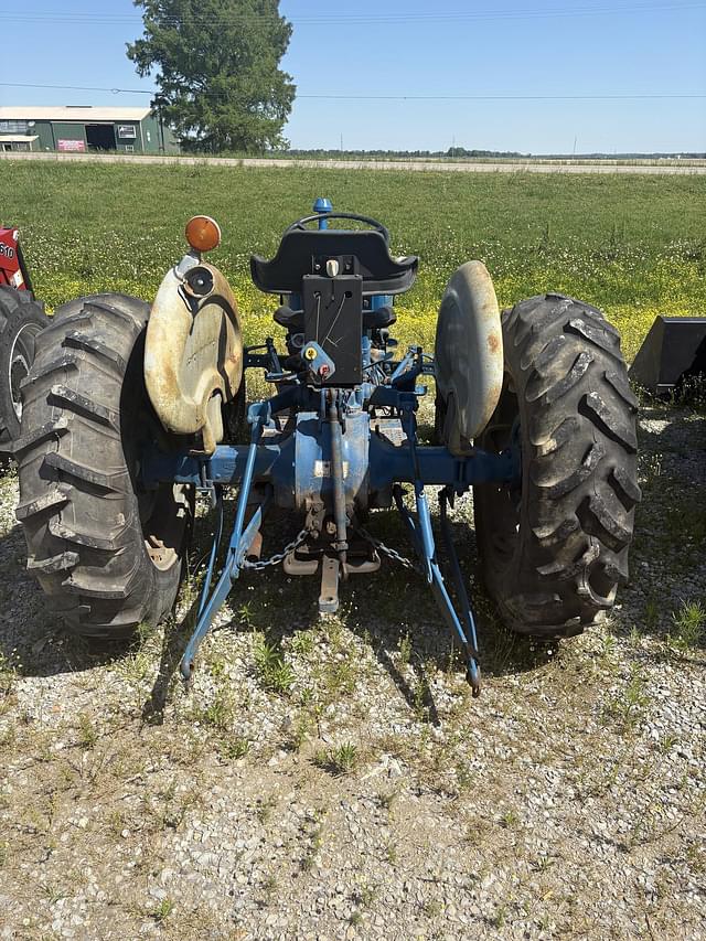 Image of Ford 2000 equipment image 4
