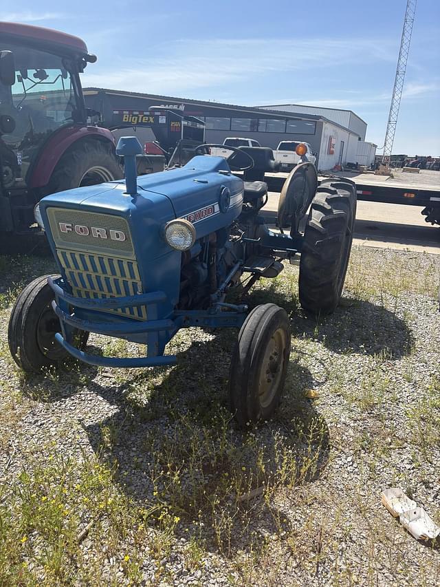 Image of Ford 2000 equipment image 1