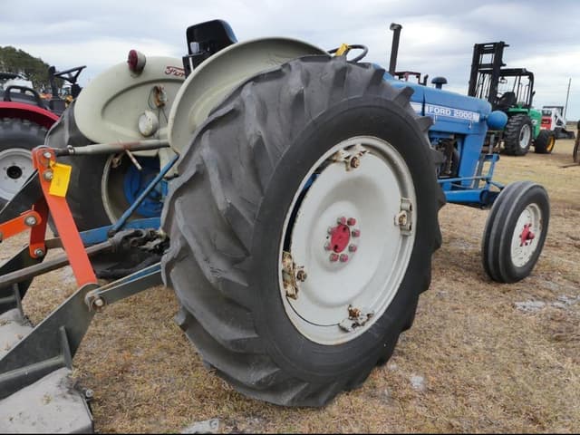 Image of Ford 2000 equipment image 2