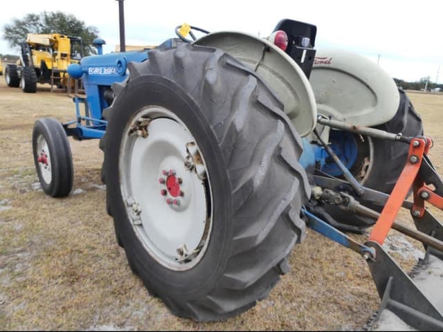 Image of Ford 2000 equipment image 3