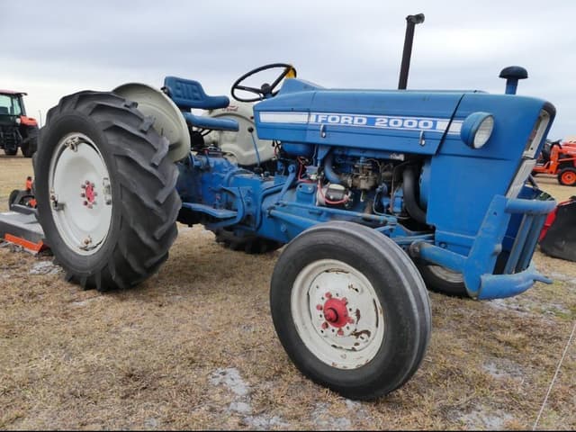 Image of Ford 2000 equipment image 1