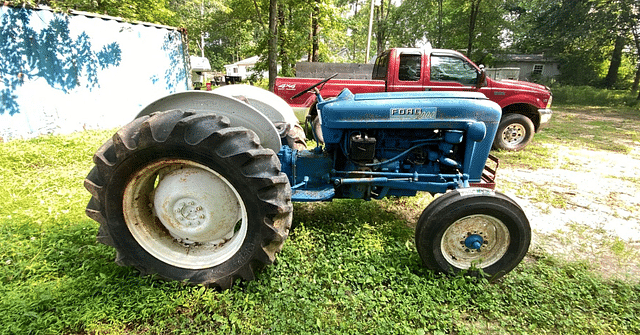 Image of Ford 2000 equipment image 2