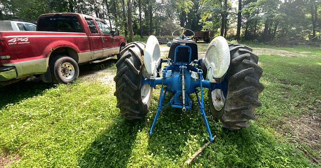 Image of Ford 2000 equipment image 3