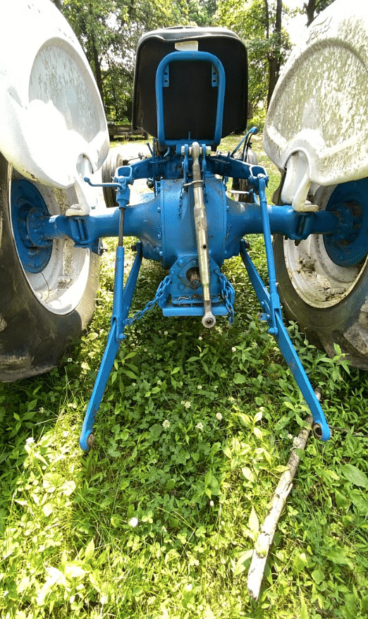 Image of Ford 2000 equipment image 4