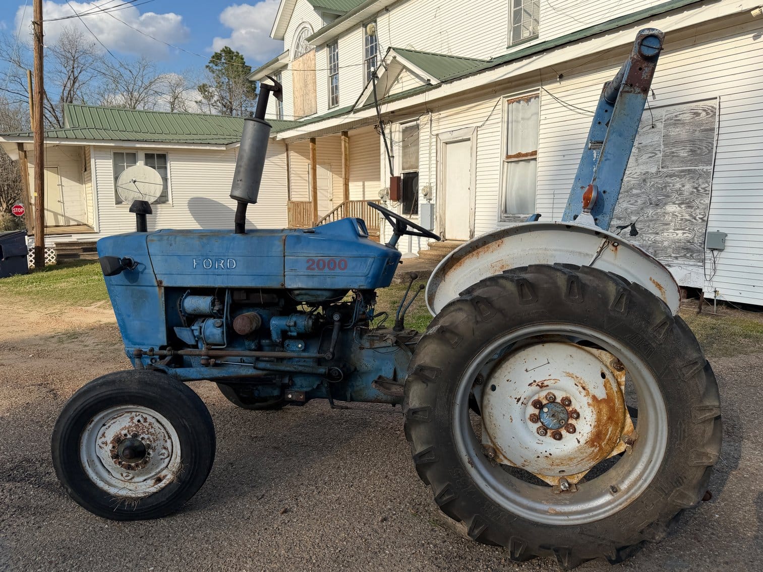 Ford 2000 Equipment Image0