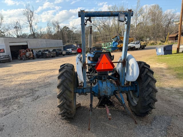 Image of Ford 2000 equipment image 2