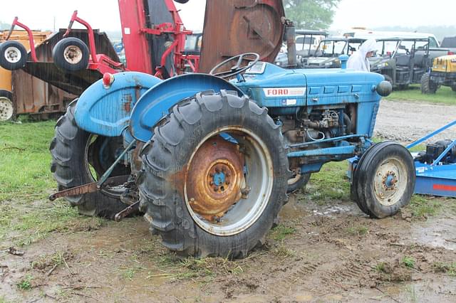 Image of Ford 2000 equipment image 2