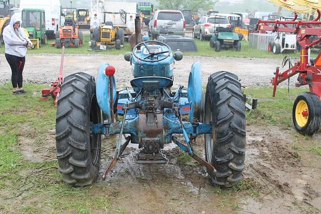 Image of Ford 2000 equipment image 1