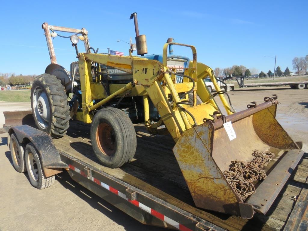 Ford 2000 Equipment Image0