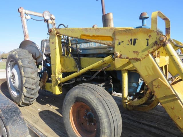 Image of Ford 2000 equipment image 2
