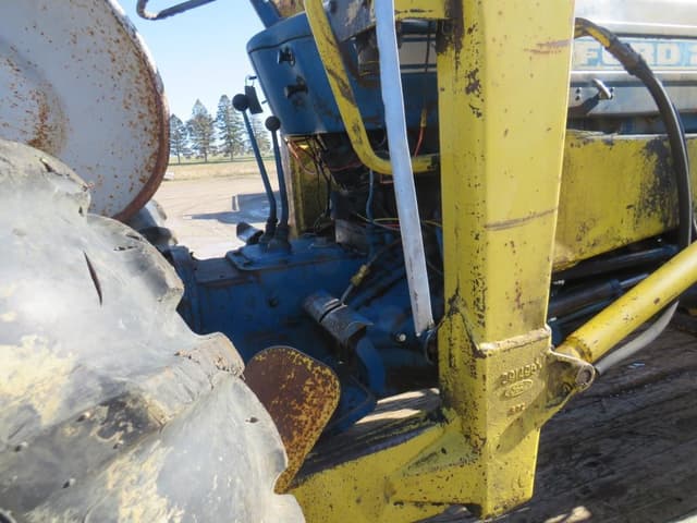 Image of Ford 2000 equipment image 4