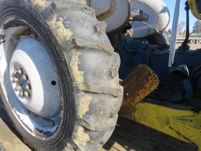 Image of Ford 2000 equipment image 3