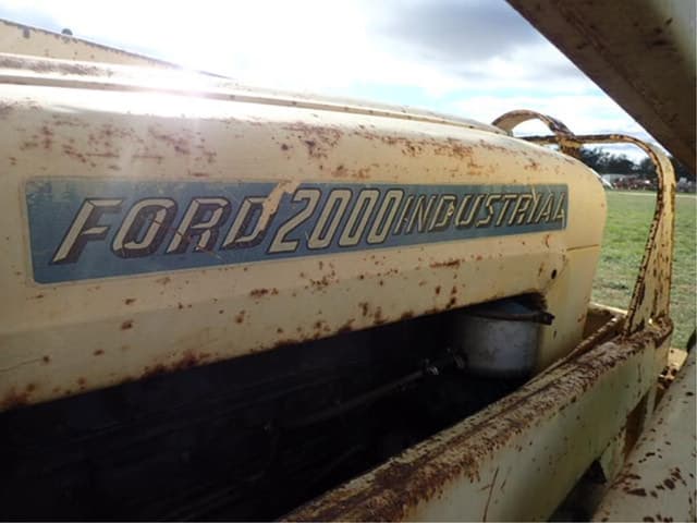 Image of Ford 2000 equipment image 2