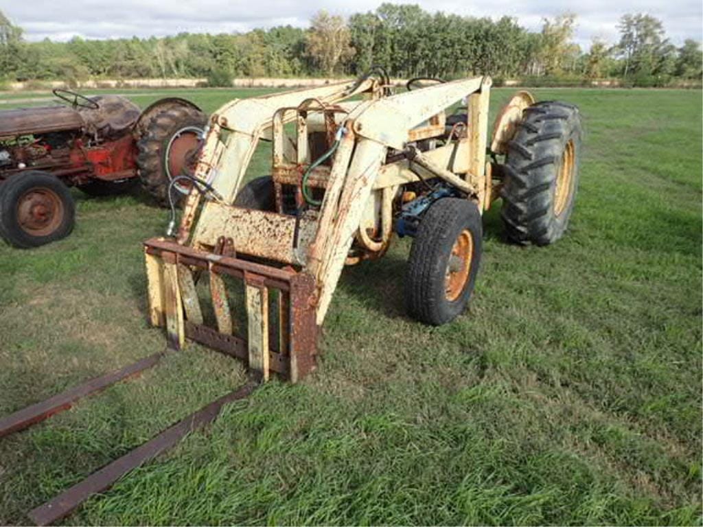 Ford 2000 Equipment Image0