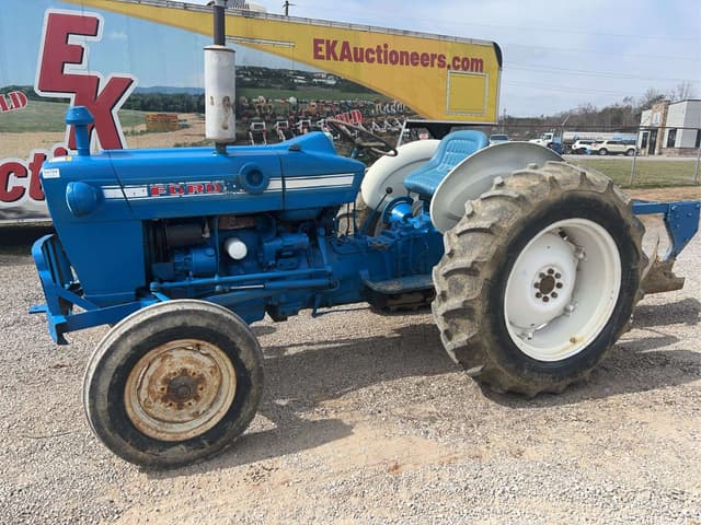 Image of Ford 2000 equipment image 1