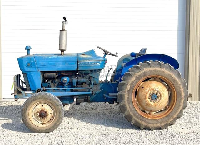 Image of Ford 2000 equipment image 3