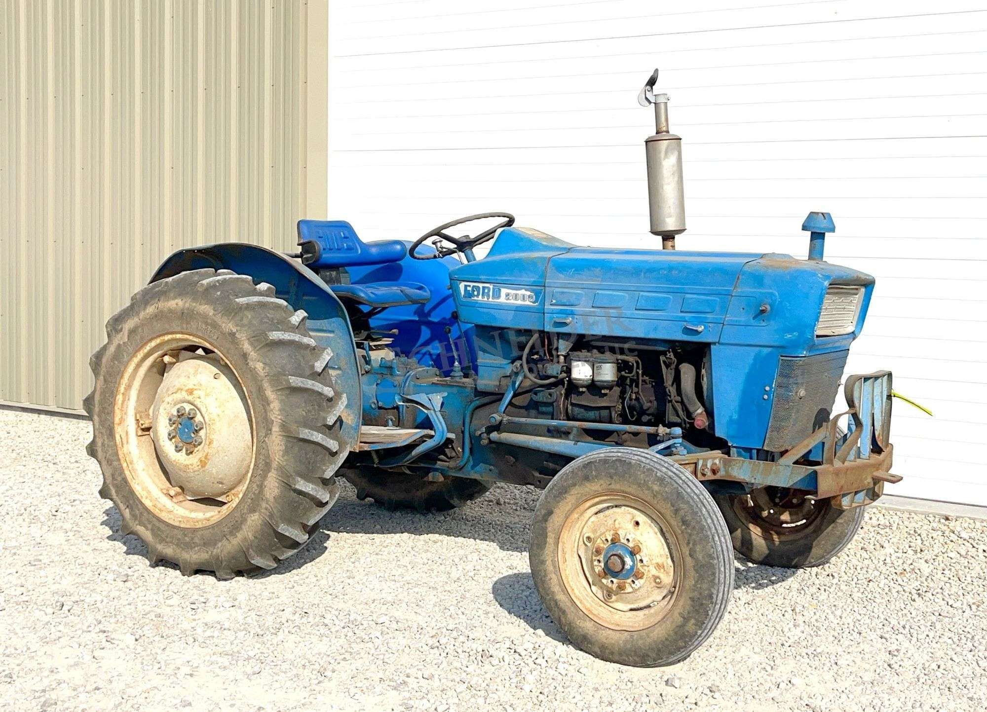 Ford 2000 Equipment Image0