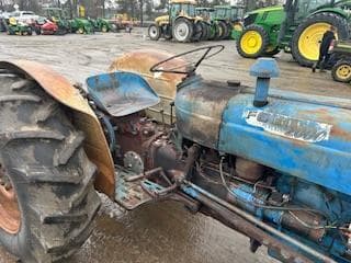 Image of Ford 2000 equipment image 3