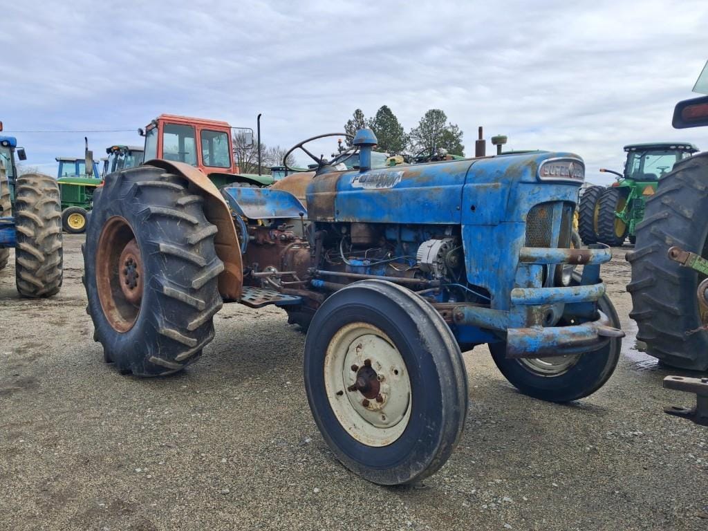 Ford 2000 Equipment Image0