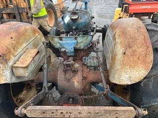 Image of Ford 2000 equipment image 2