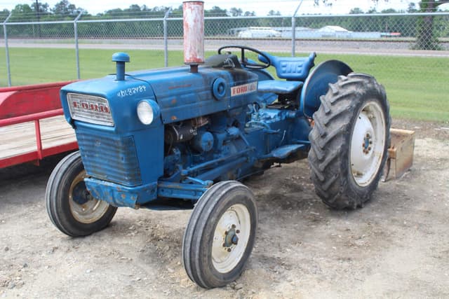 Image of Ford 2000 equipment image 1