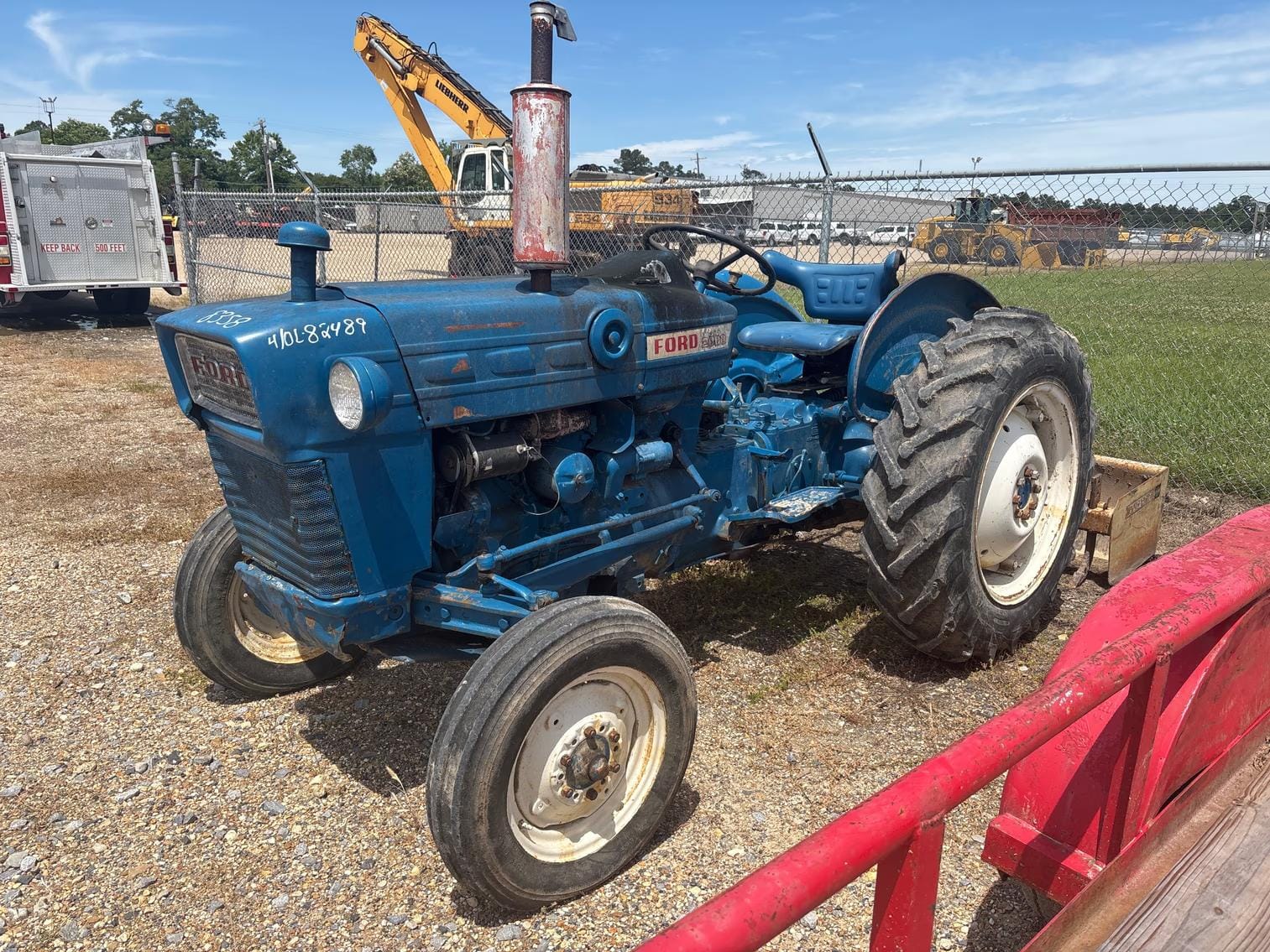 Ford 2000 Equipment Image0