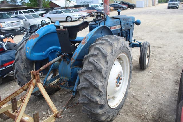 Image of Ford 2000 equipment image 4