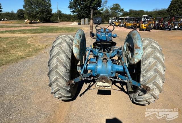 Image of Ford 2000 equipment image 4